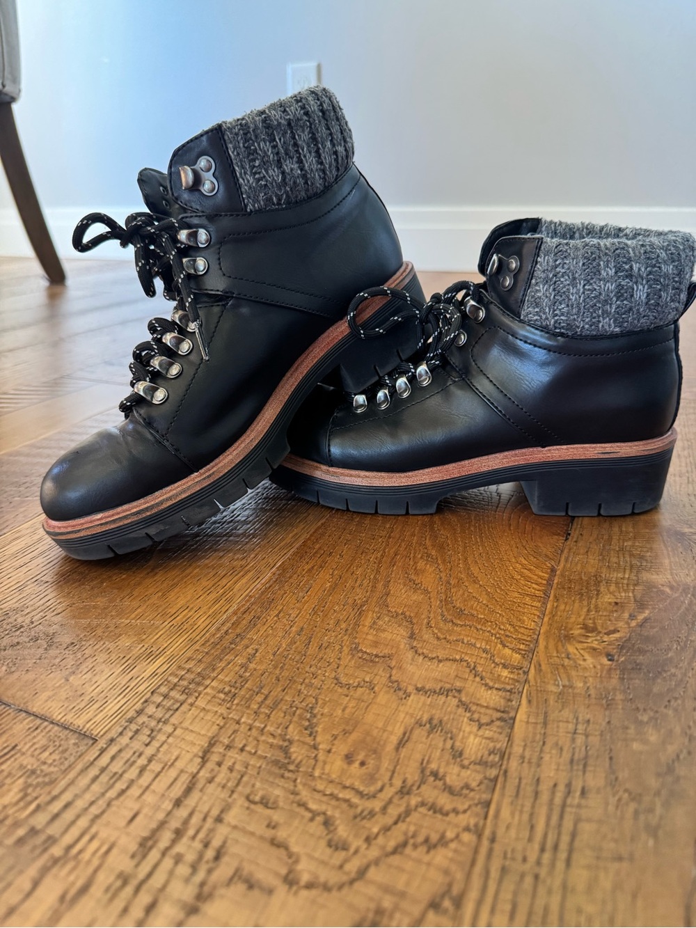 Women's Black Lace-Up  Ankle Boots